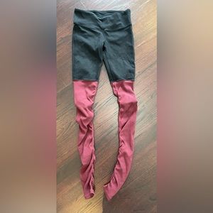 ALO Godess Leggings Womens Size XS Black & Burgundy Stretch Yoga Workout